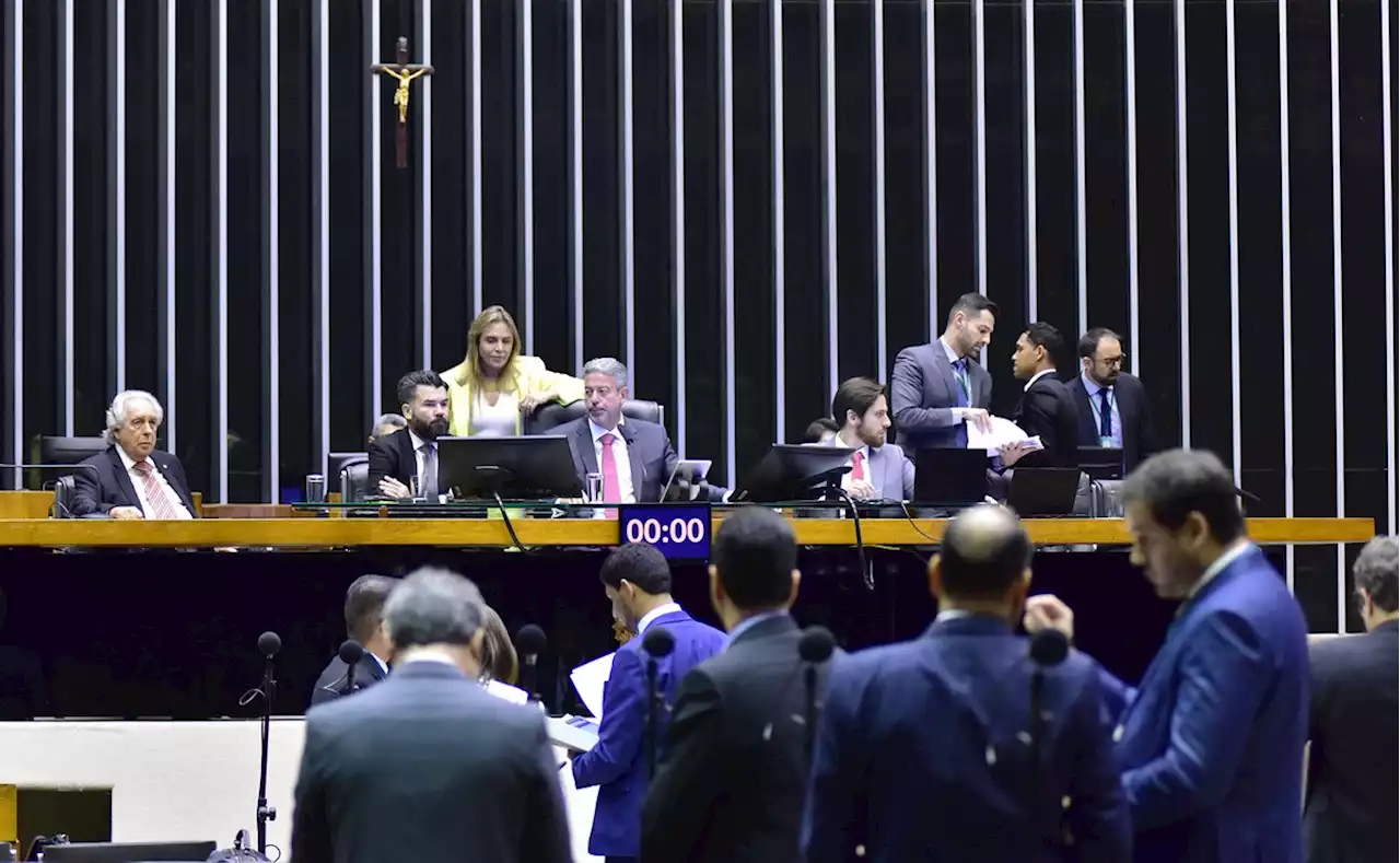 Câmara aprova projeto que dá ao governo vantagem em julgamentos no Carf; texto vai ao Senado