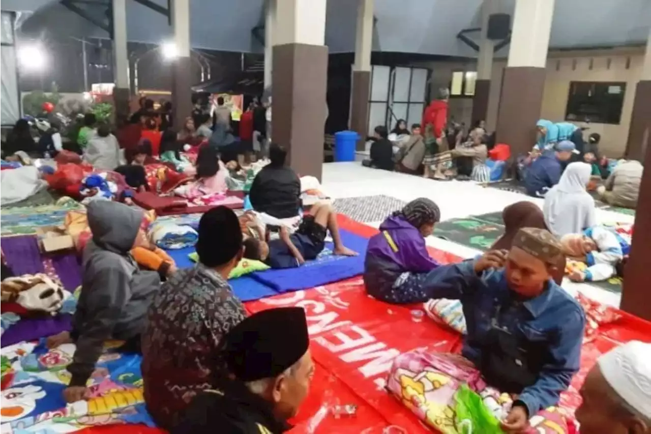 Gunung Semeru Banjir Lahar Dingin, Ratusan Warga Mengungsi Butuh Selimut & Makanan