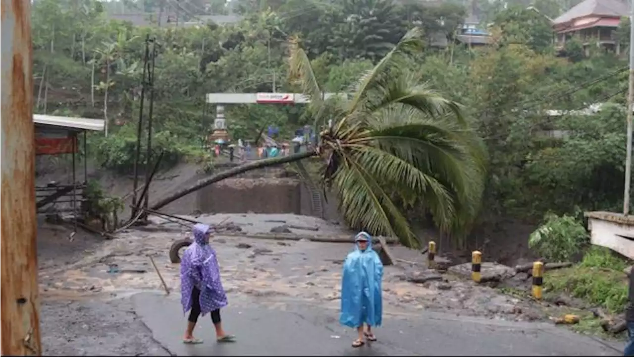 Akses Jalan Lumajang-Malang Terputus akibat Banjir, Pembangunan Jembatan Darurat Sedang Direncanakan