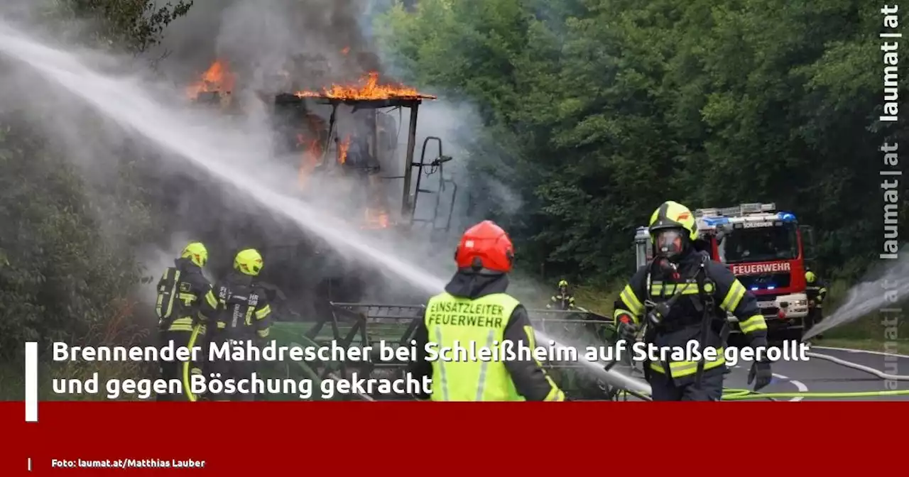 Brennender Mähdrescher bei Schleißheim auf Straße gerollt und gegen Böschung gekracht | laumat|at