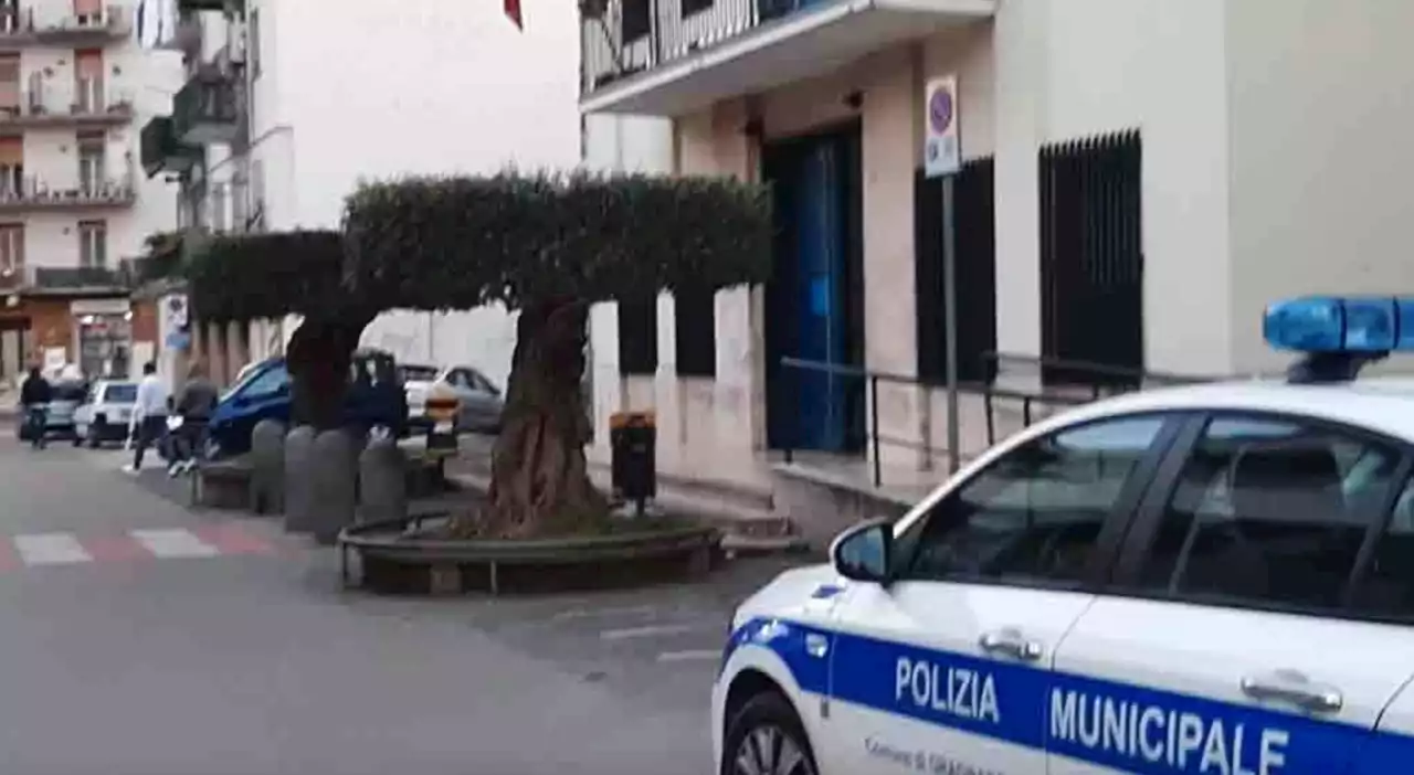 Incidente in moto, bimba di 8 anni morta: erano in tre, lei senza casco. Il sindaco di Gragnano: «Ciao piccola Serena»