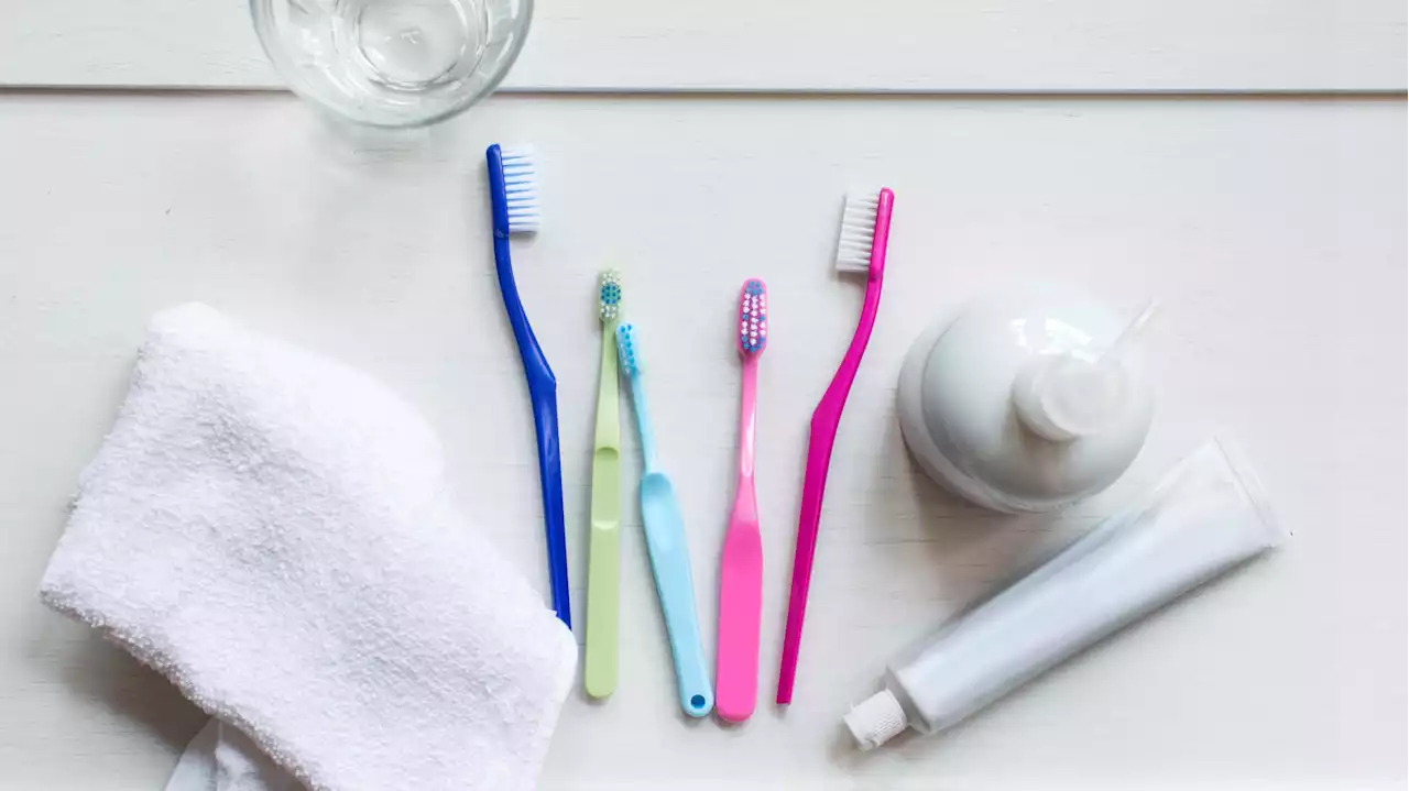 Pourquoi mettre un étui sur votre brosse à dents est contre-productif