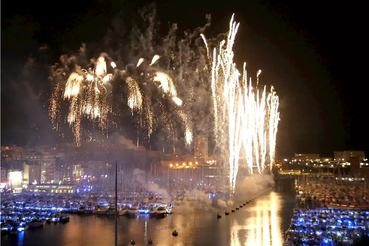 Défilé militaire et feu d'artifice sur le Vieux-Port pour célébrer le 14 juillet à Marseille