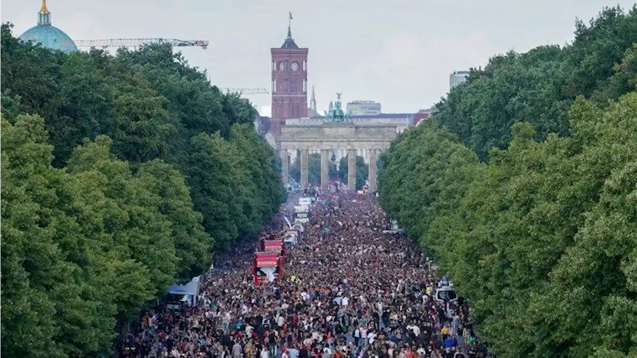 Loveparade in Berlin live: Polizei mit skurriler Bitte an Raver