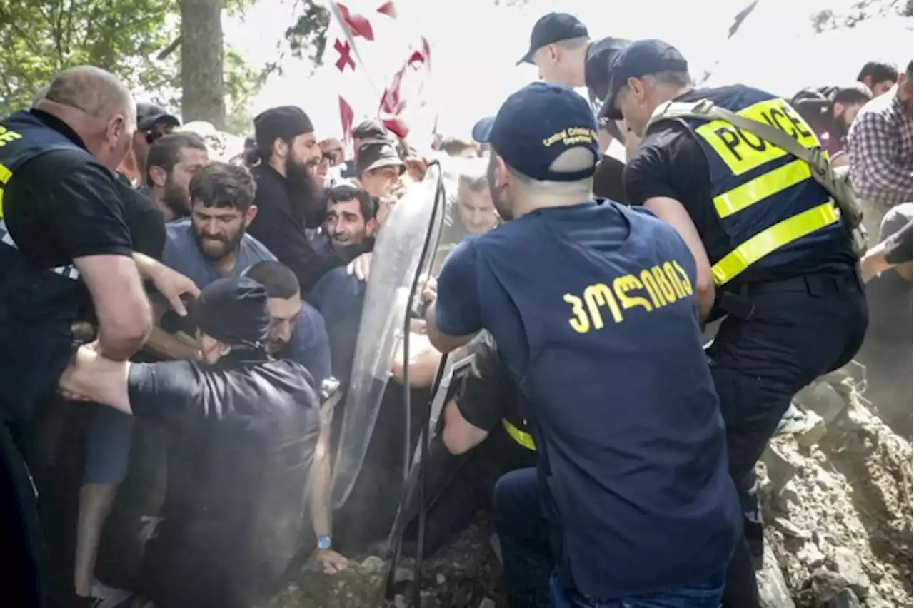 Vlaming Rémy in safehouse in Georgië na bestorming Pride-festival door demonstranten: “Dit had zeer slecht kunnen aflopen”