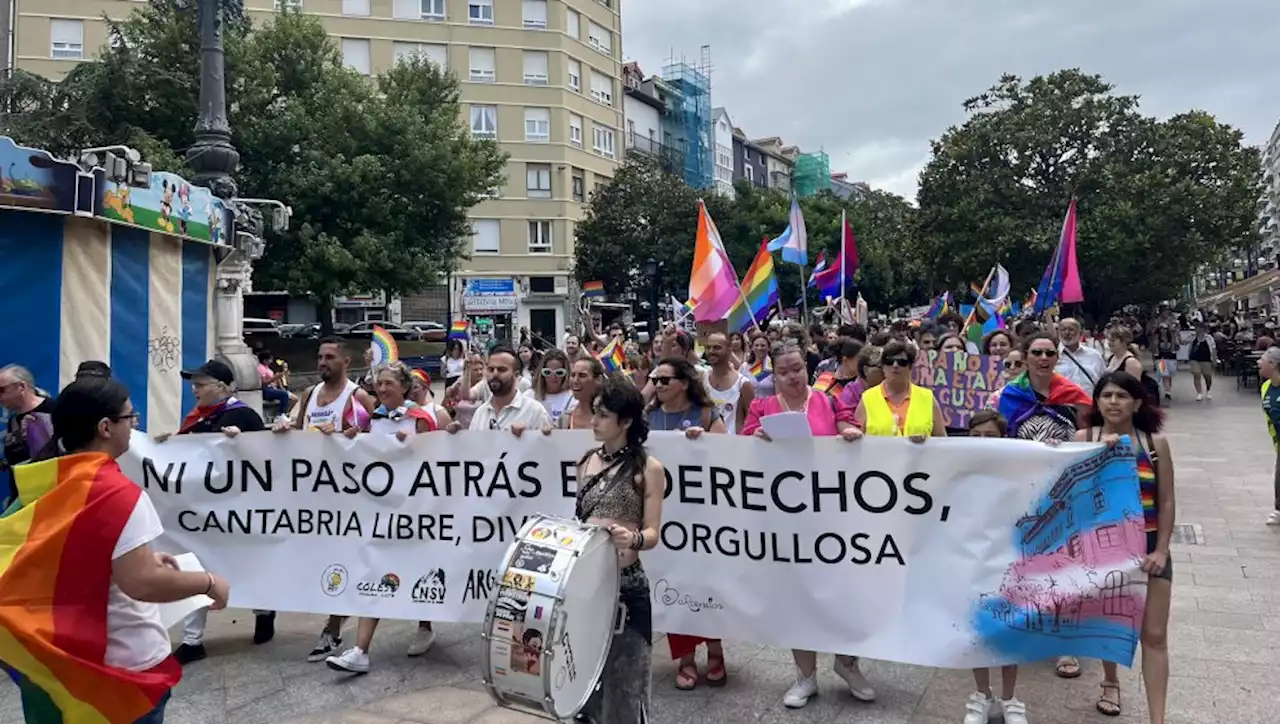 Multitudinaria manifestación del Orgullo LGTBIQ+ por las calles de Santander: 'Ni un paso atrás en derechos'