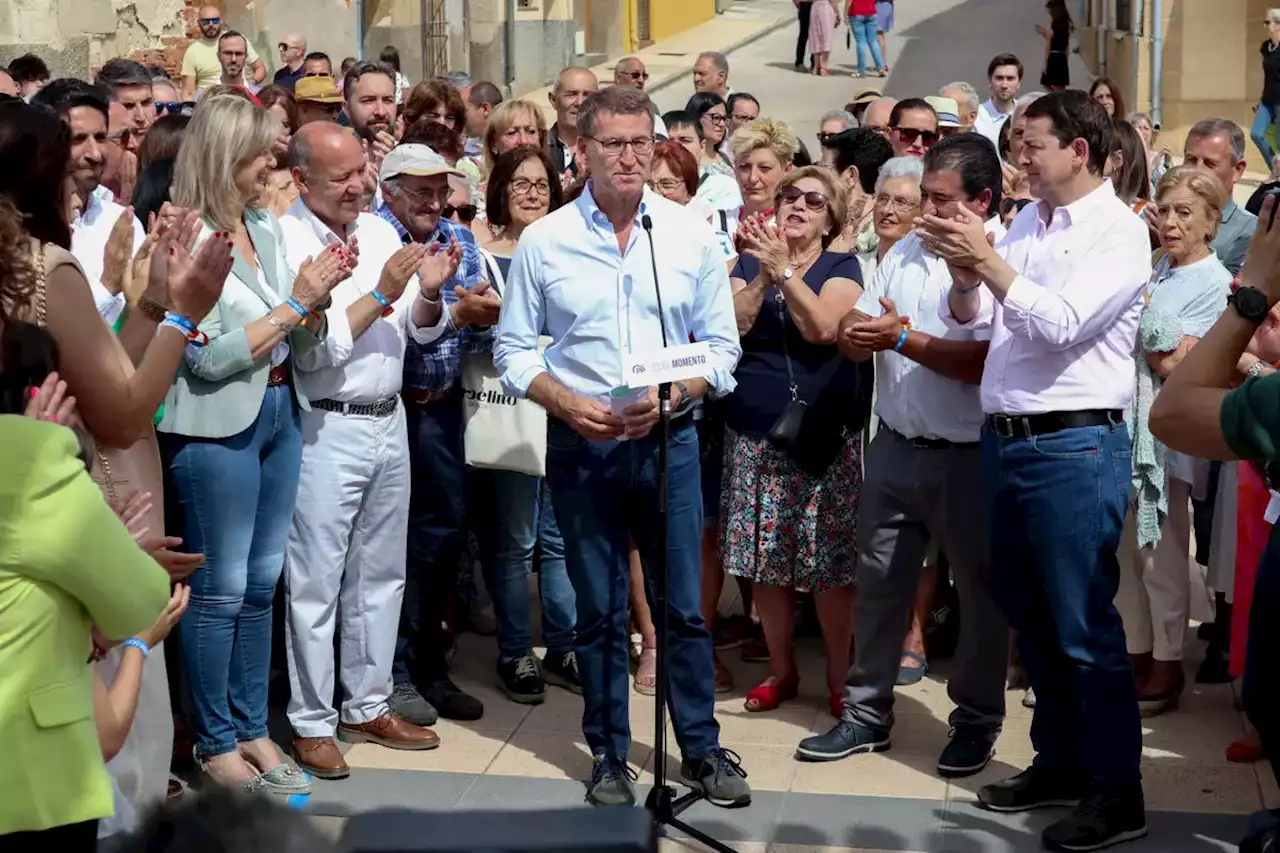 Sánchez se ausenta de la campaña y Feijóo se presenta como 'un hombre de pueblo'