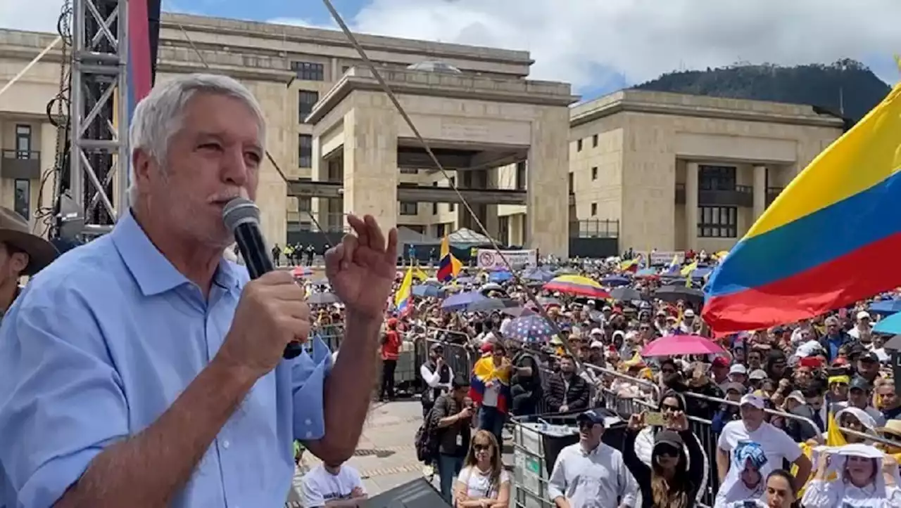 Enrique Peñalosa podría ser la carta del uribismo en Bogotá, aunque tiene rival fuerte - Pulzo