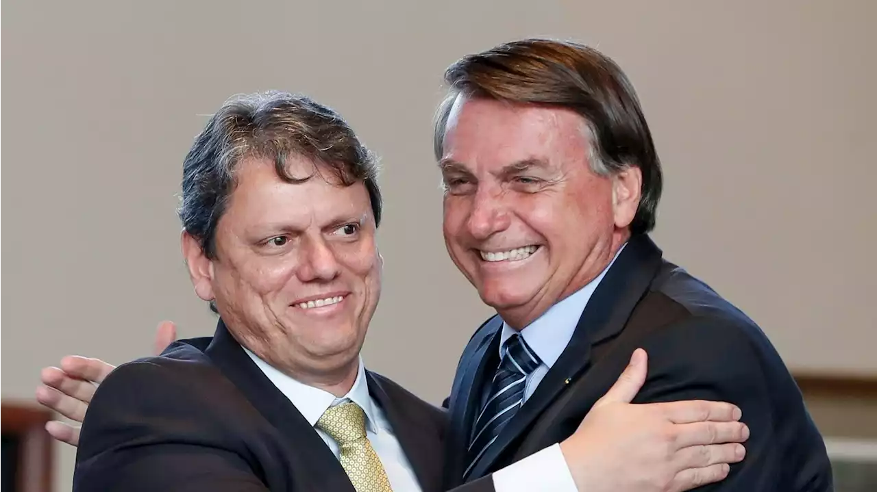 Governo de Tarcísio quer que Bolsonaro pague multa por não usar máscara na pandemia de covid-19