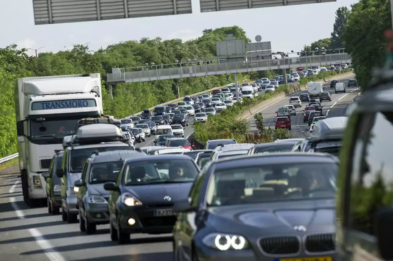 Départs en vacances : près d'un millier de bouchons cumulés ce samedi