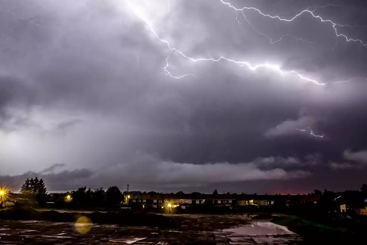 Orages : encore 5.500 foyers privés d'électricité dans le Sud-Ouest