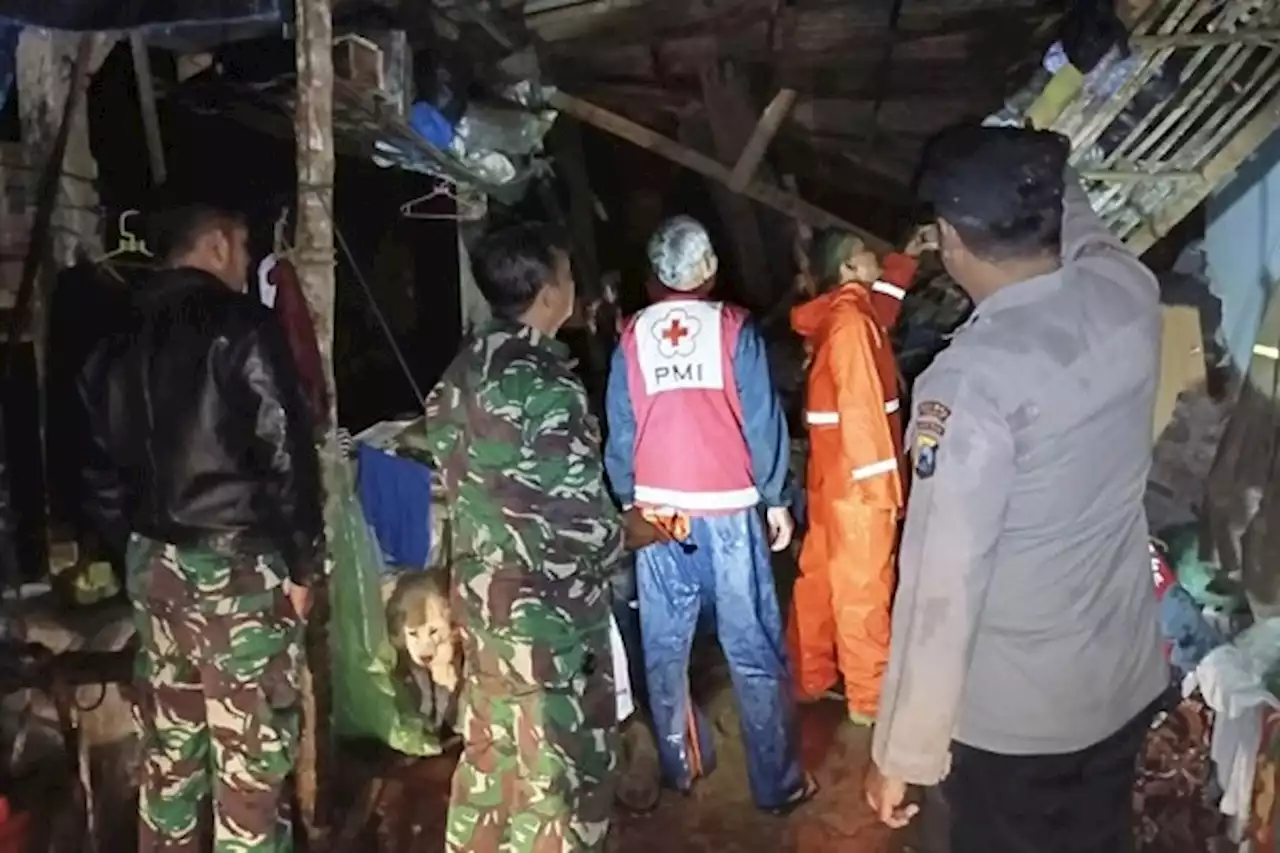 Tanah Longsor Terjang Desa di Ampelgading Malang, 1 Orang Meninggal