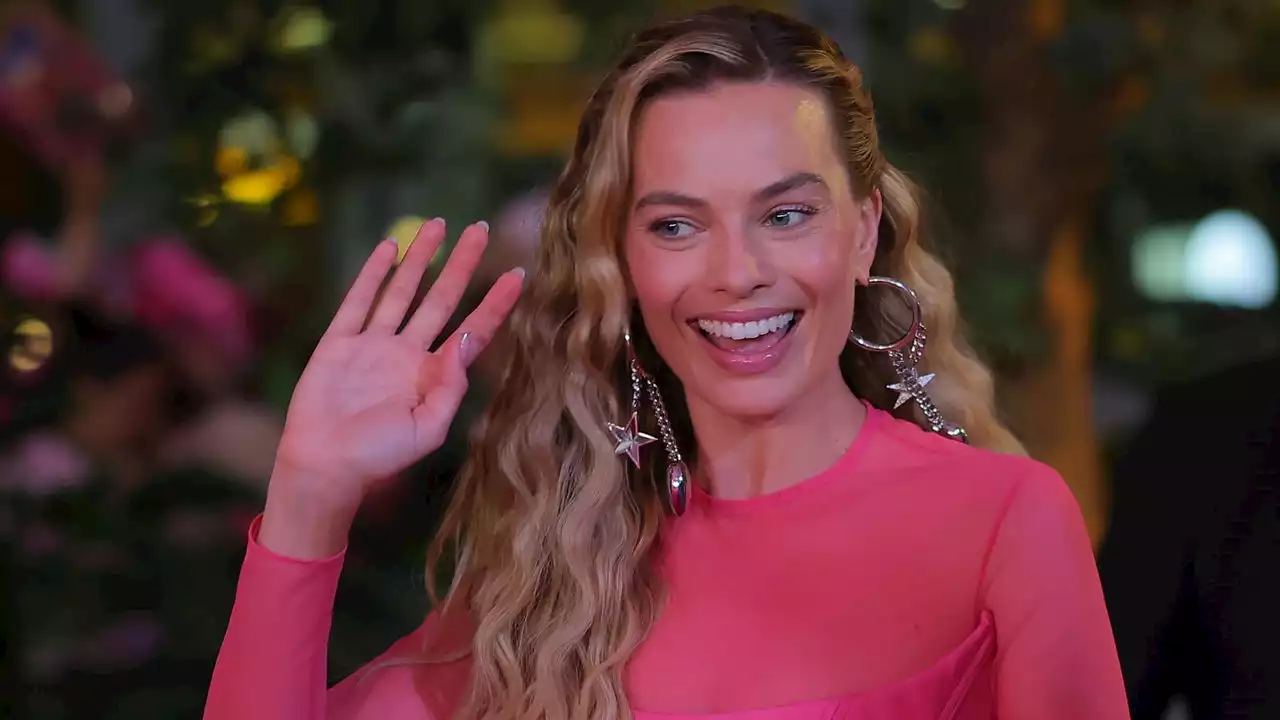 Margot Robbie Recreated an Iconic '90s Barbie's Look