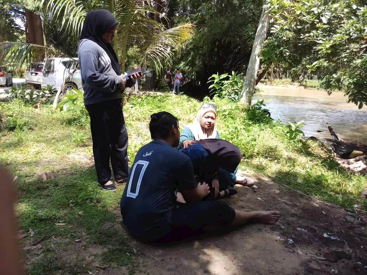 Kanak-kanak lemas mandi sungai bersama bapa