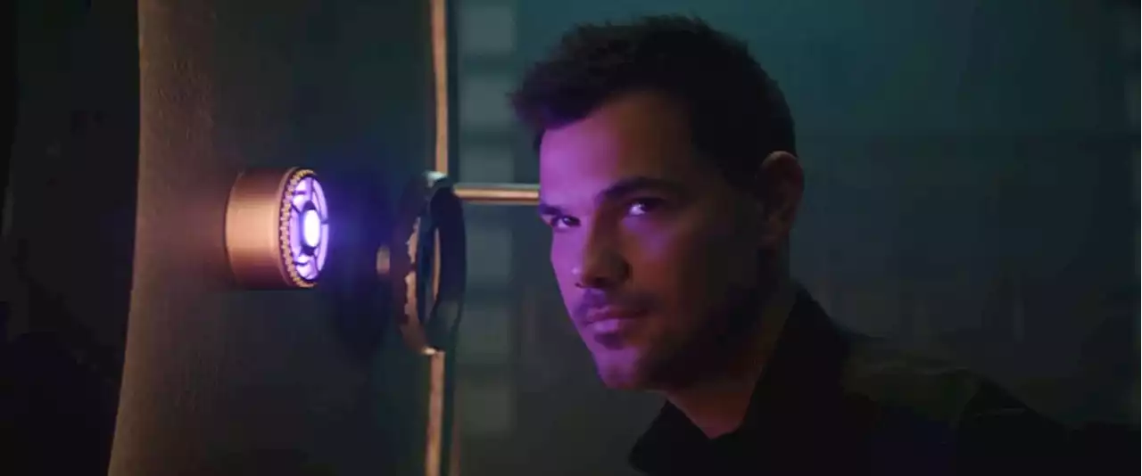 Taylor Lautner Stars in Taylor Swift's 'I Can See You' Video