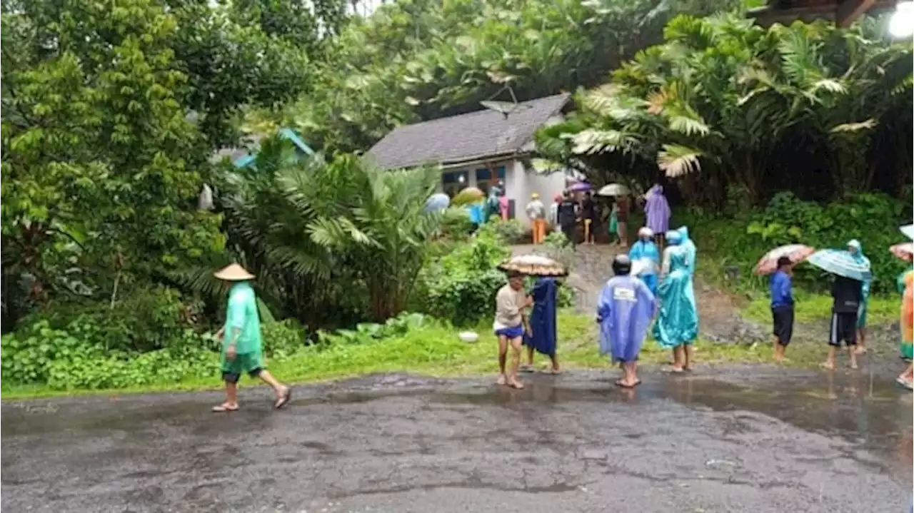 3 Tewas Akibat Longsor Lumajang, Satu Korban Bayi Berusia 4 Bulan