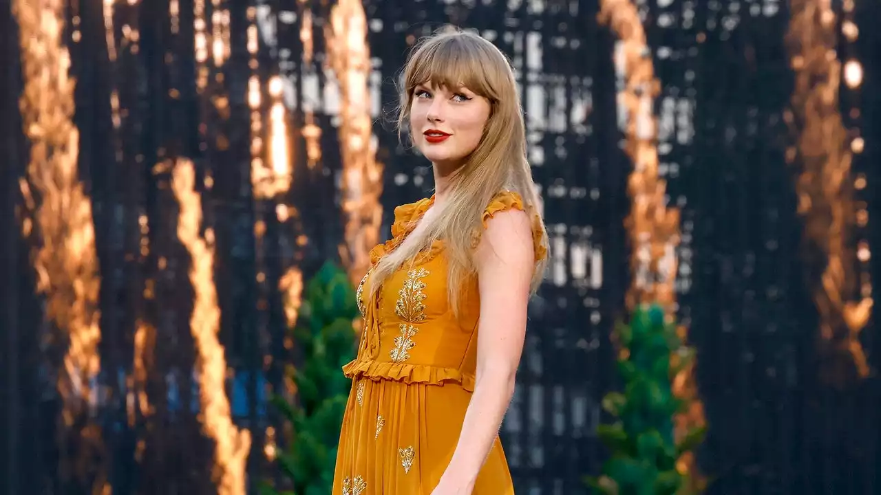 Vestido boho y botas: Taylor Swift dicta cómo llevar el estilo bohemio de los 70