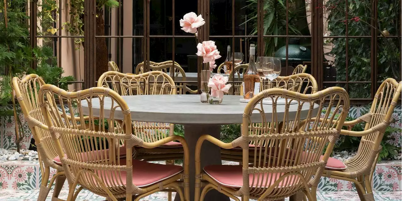 How to Turn Your Outdoor Dining Area Into a Magical, Peaceful Spot