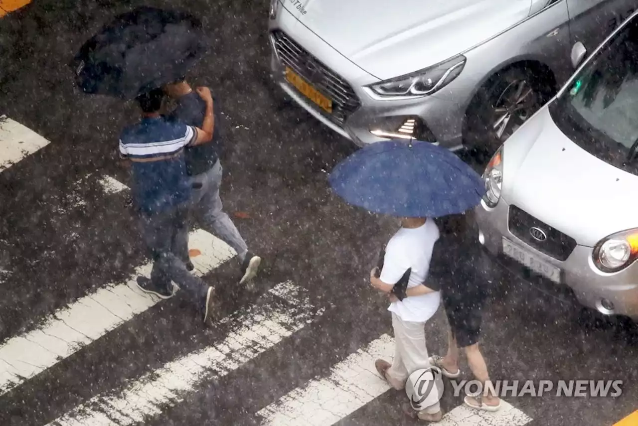 폭염 휩싸인 주말…내일 새벽부터는 전국에 요란한 집중호우 | 연합뉴스