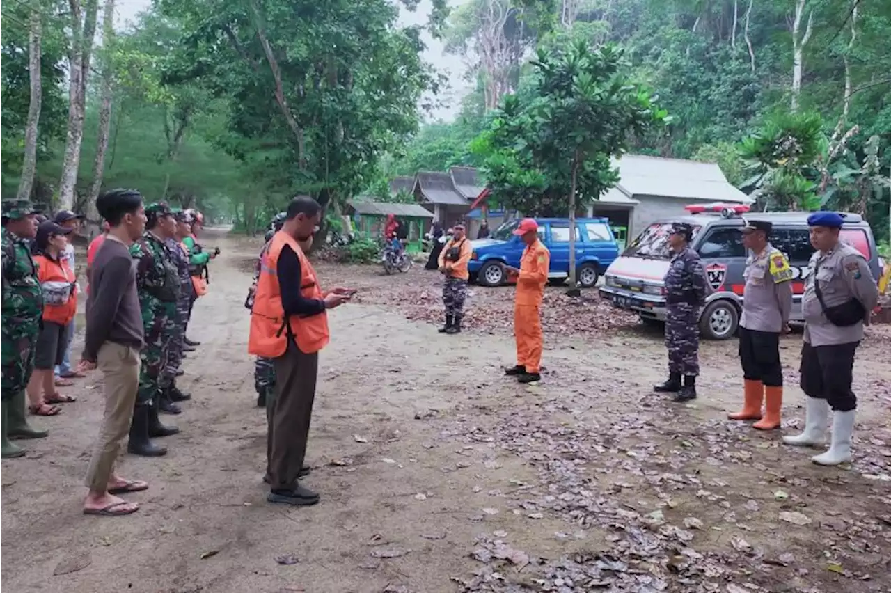 Tim gabungan temukan WNA terseret ombak di Pantai Jembatan Panjang