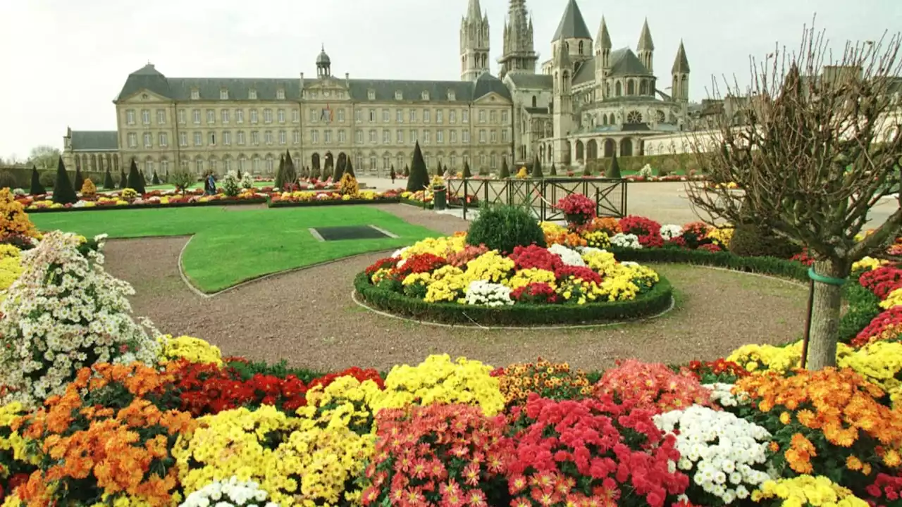 Caen: l'hôtel de ville frappé par la foudre, un mariage temporairement interrompu