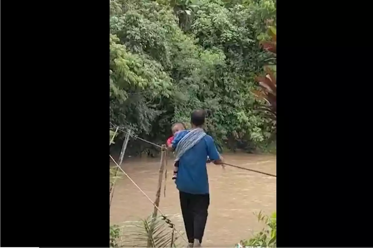 Viral Bapak Gendong Balita Meniti Jembatan Tali, Susi Pudjiastuti Ikut Komentar