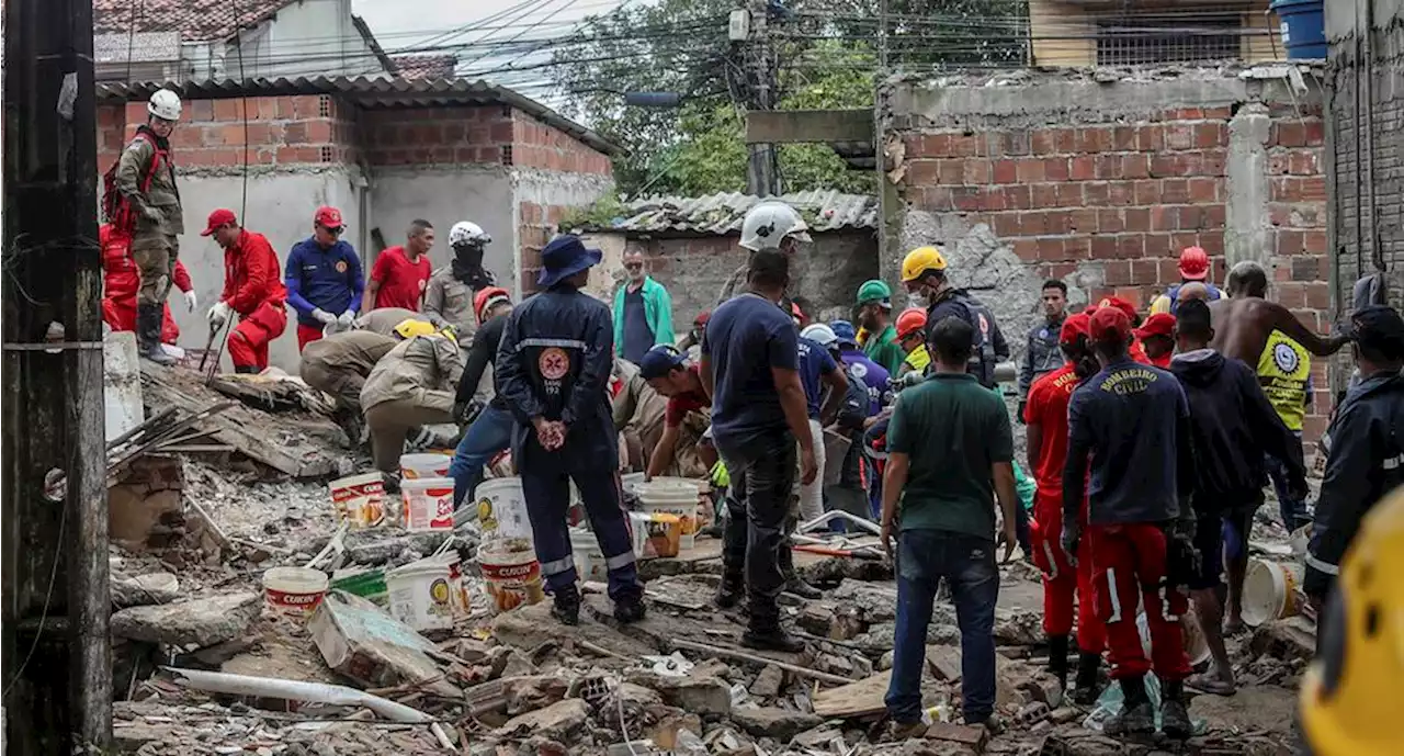 Mueren 14 personas por derrumbe de edificio en noreste de Brasil