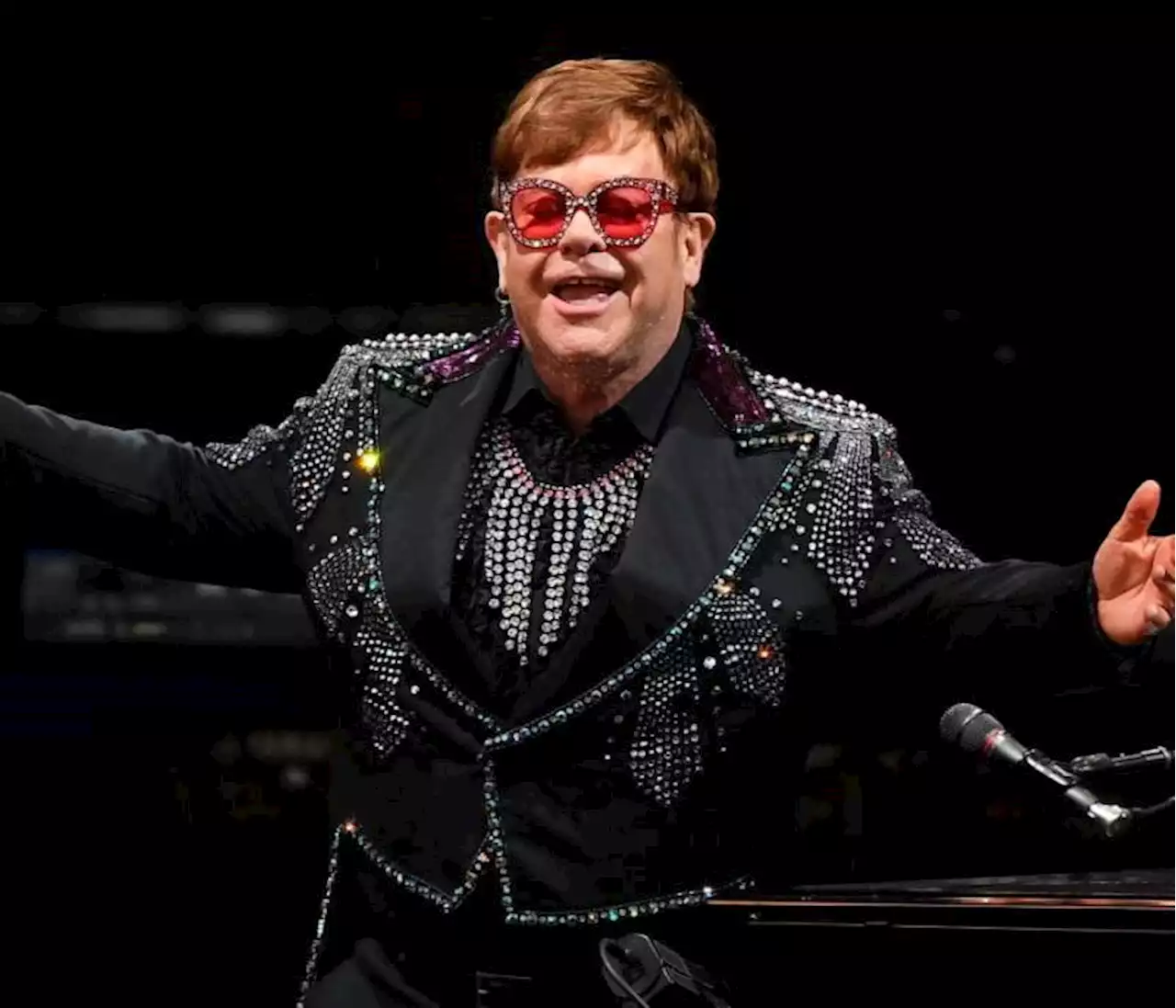 Elton John se despide de los escenarios con un concierto en Suecia