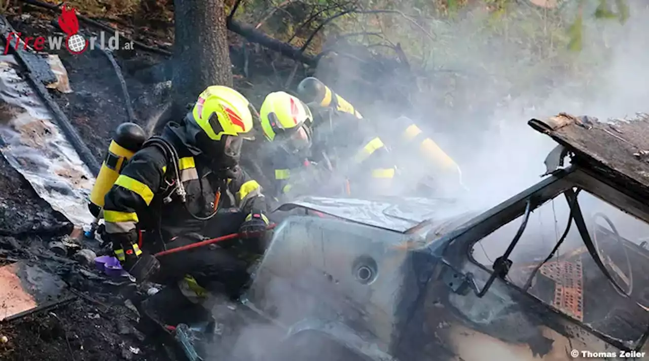 Stmk: Campingbus nach Absturz in Vollbrand