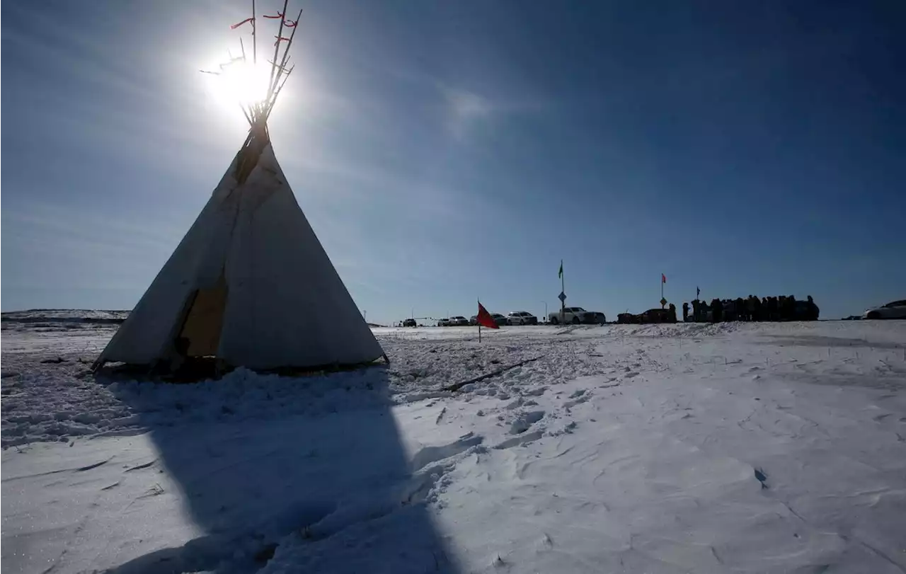 City of Winnipeg orders protesters at landfill to restore access by Monday at noon