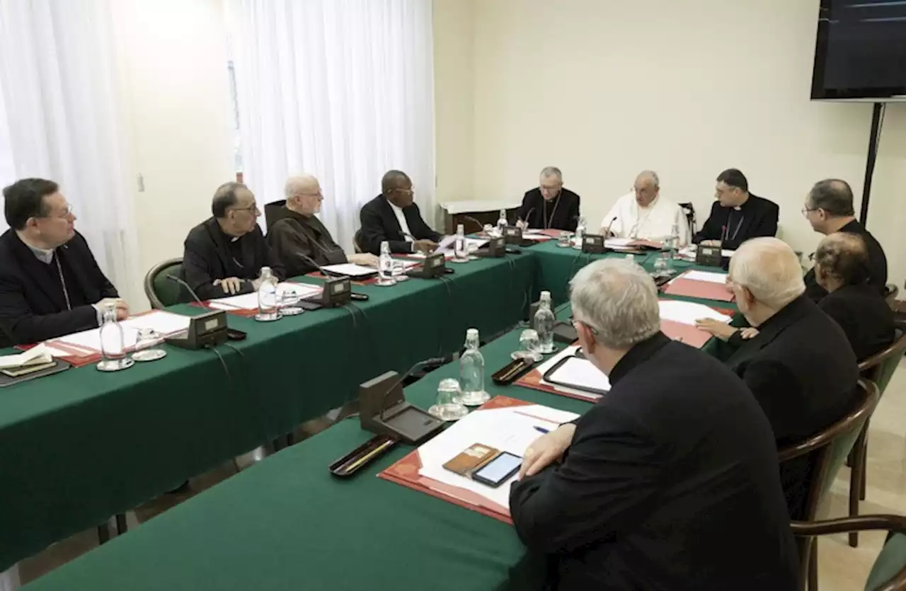 Pope looks at need to reform diocesan chanceries