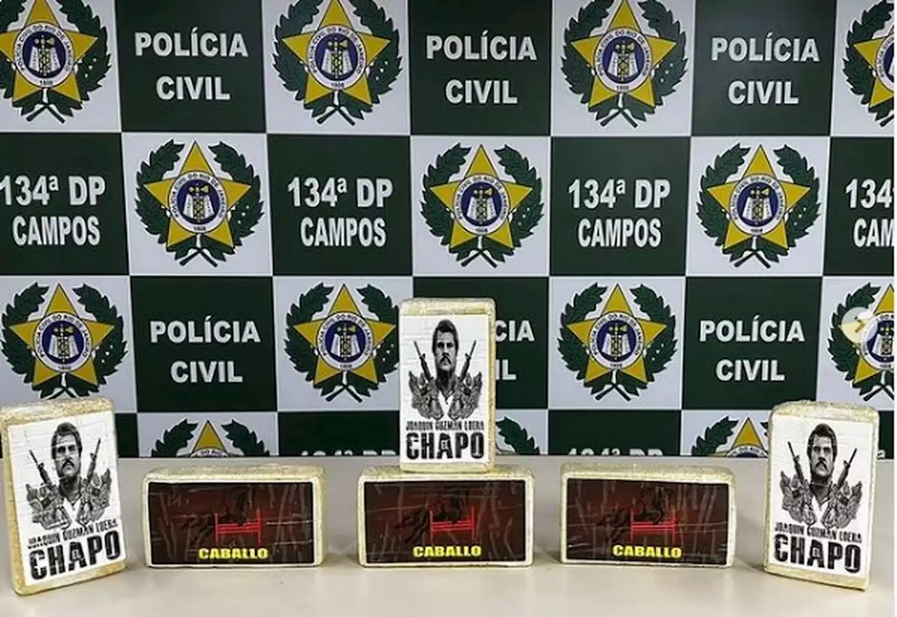 Polícia apreende cocaína embalada com foto de chefe de cartel mexicano no Norte Fluminense