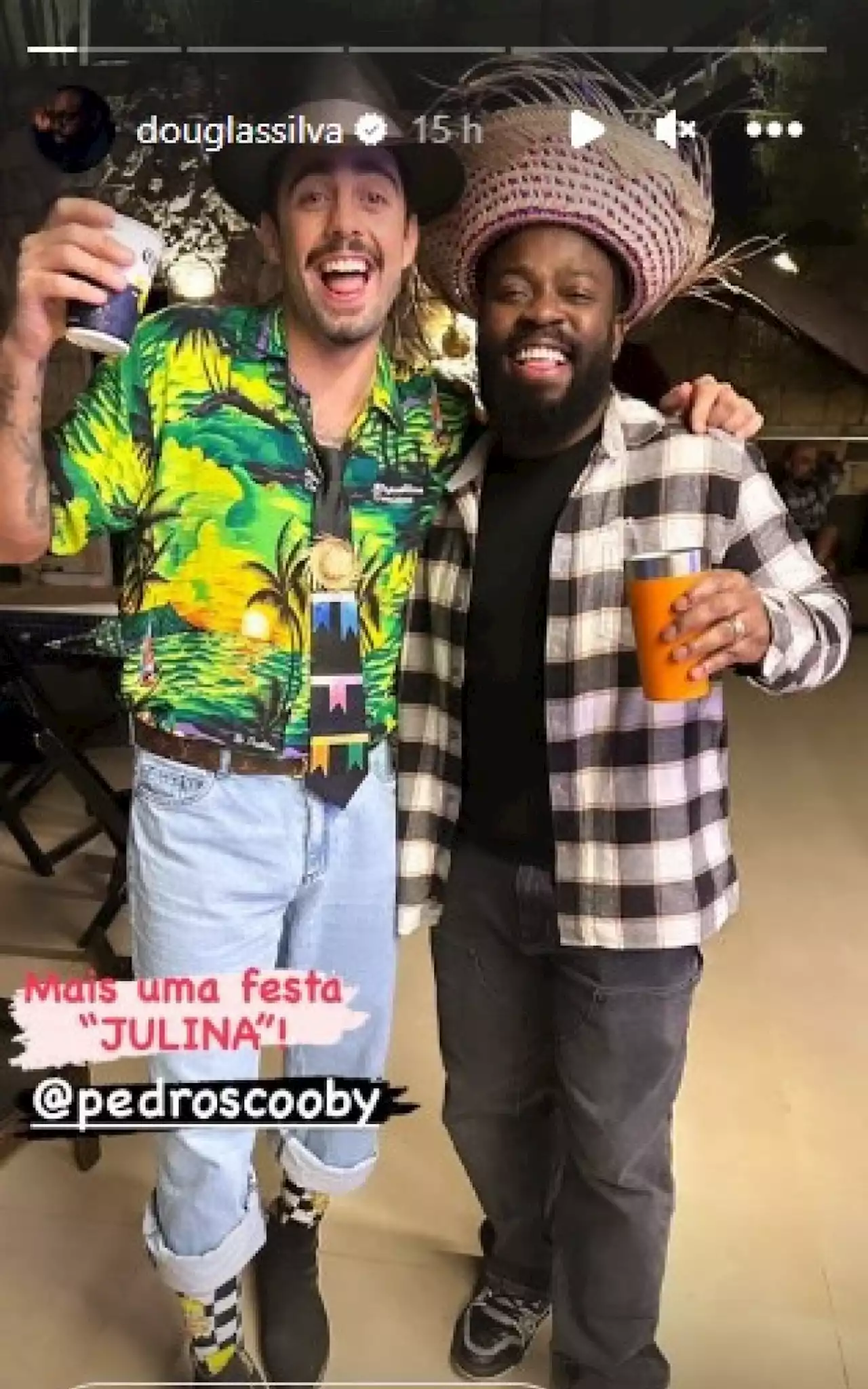 Pedro Scooby e Douglas Silva se reencontram em festa na casa do surfista | Celebridades | O Dia