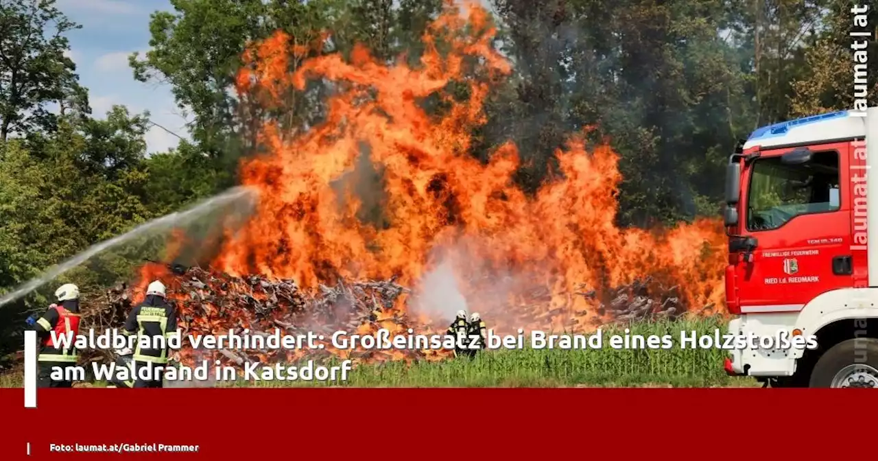 Waldbrand verhindert: Großeinsatz bei Brand eines Holzstoßes am Waldrand in Katsdorf | laumat|at