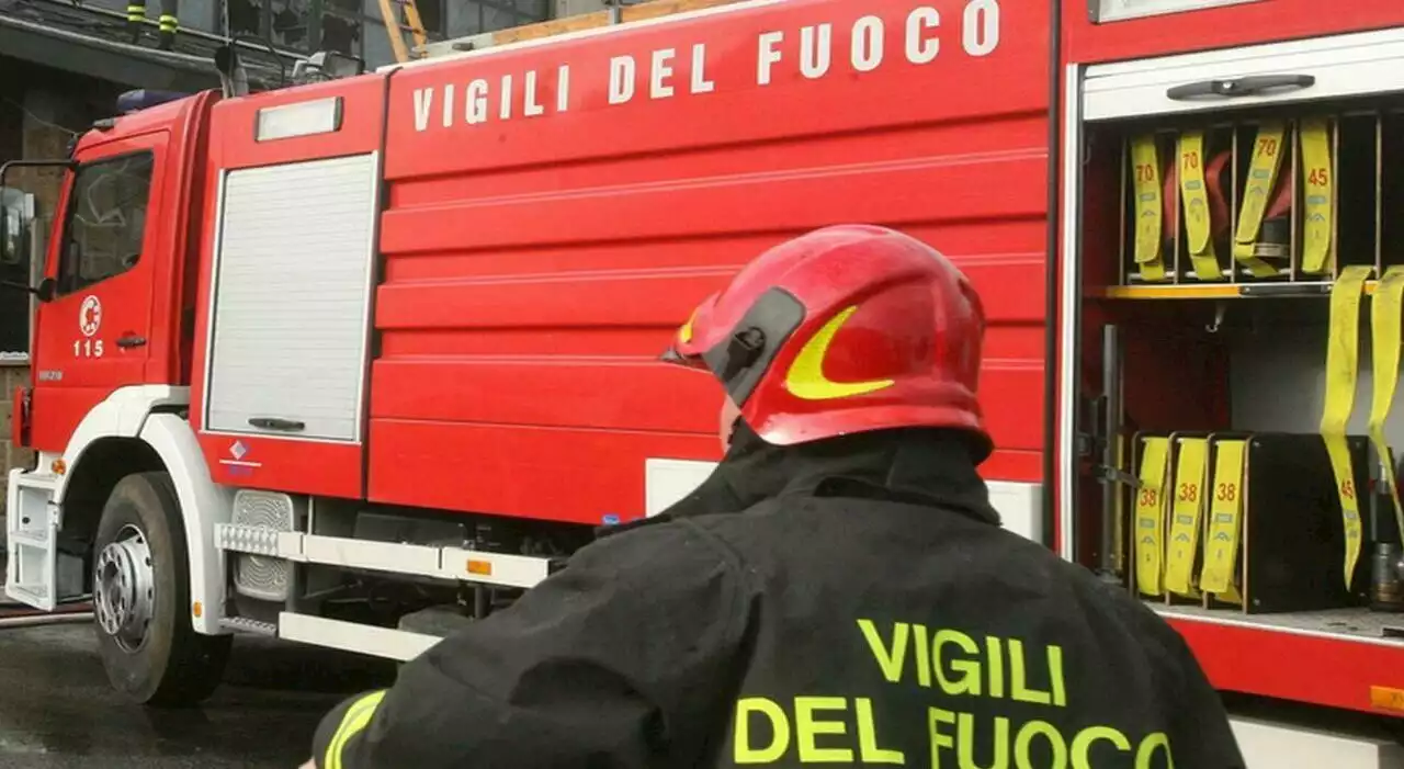 Scivola nel fosso durante la passeggiata e muore: il ritrovamento choc