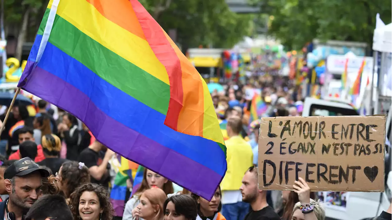 Le gouvernement présente un nouveau plan contre la haine anti-LGBT+