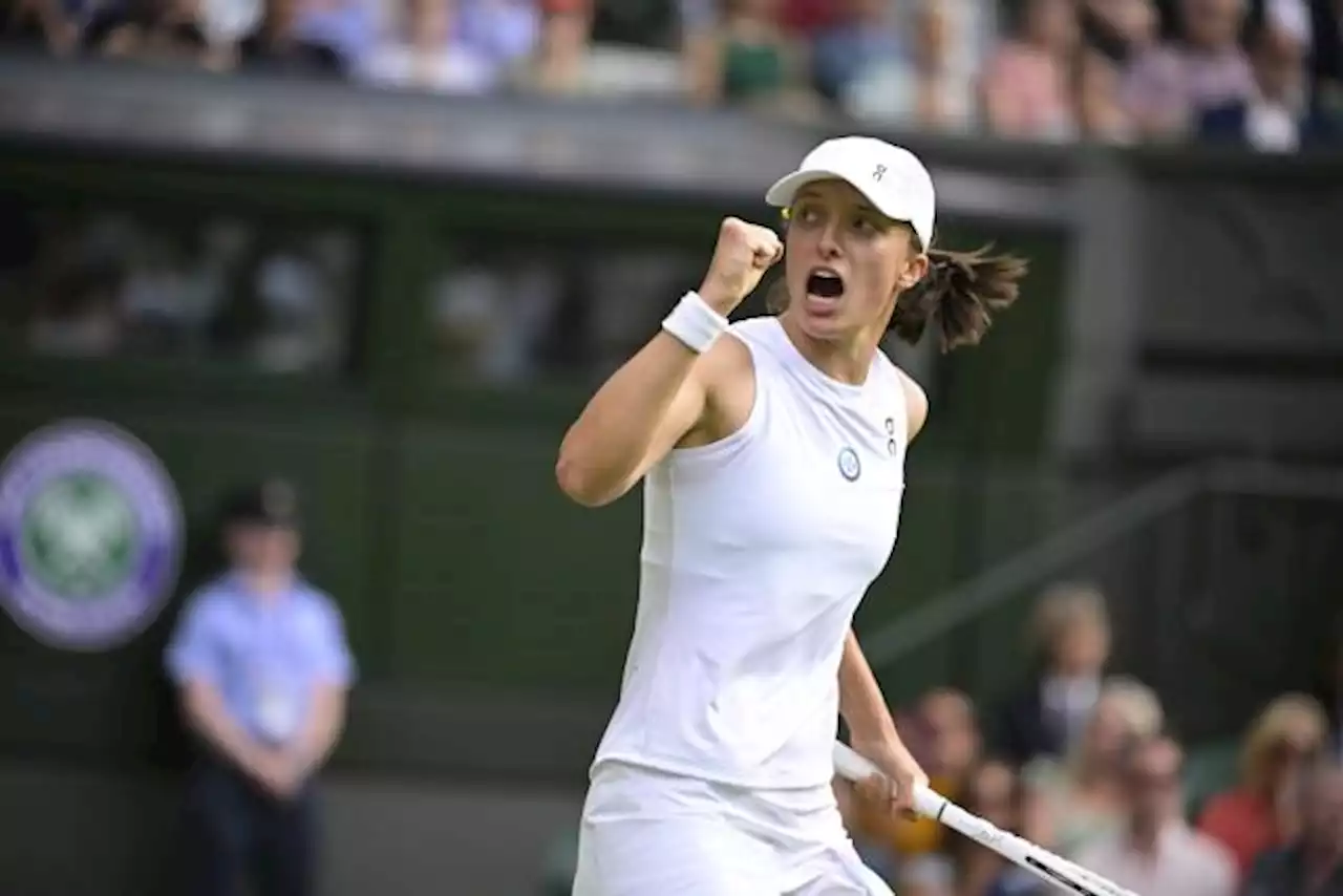 Iga Swiatek a souffert mais rallie pour la première fois les quarts de finale à Wimbledon