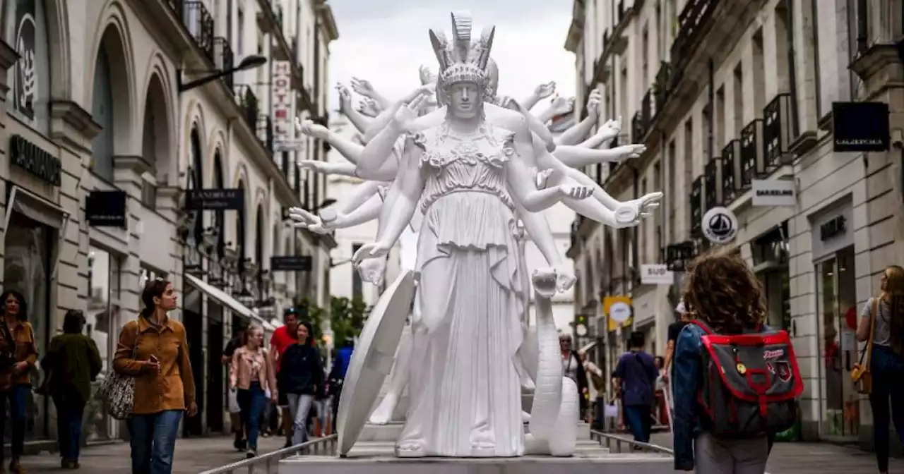 Cet été à Nantes, les statues tombent de leur piédestal