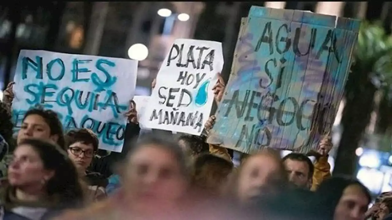 Crisis en Uruguay: fuertes protestas ante la principal productora de agua embotellada