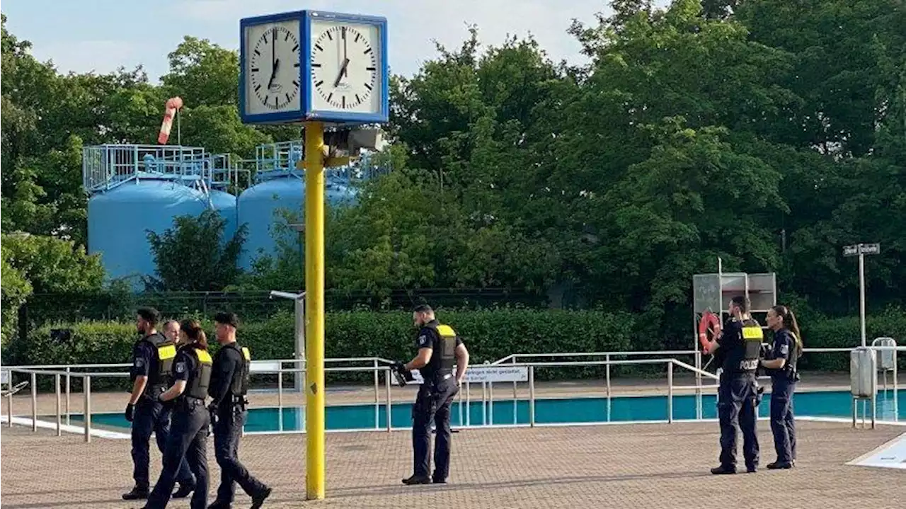 Columbiabad in Neukölln: Berliner Polizei räumt Freibad nach Rangeleien