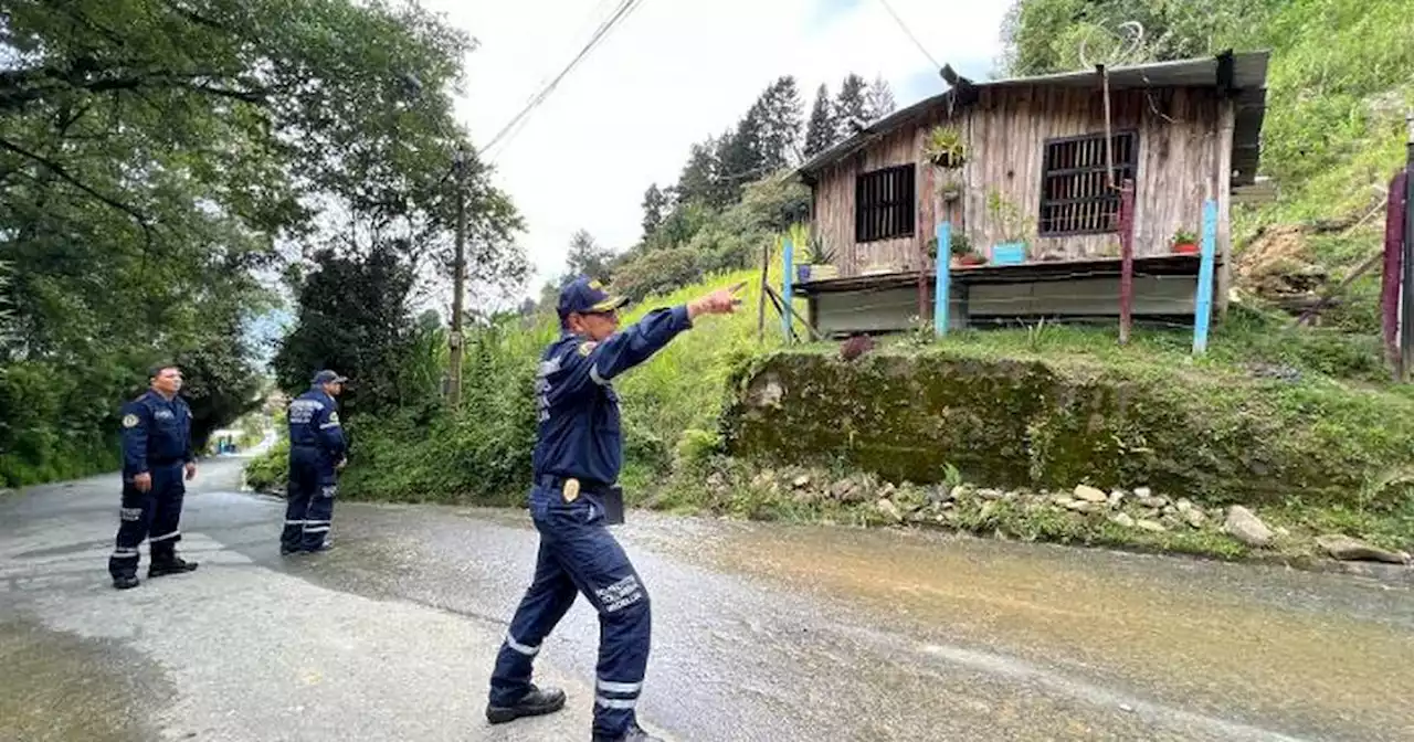 Motociclistas muertos, deslizamientos y viviendas afectadas: estragos por fuertes lluvias en Antioquia