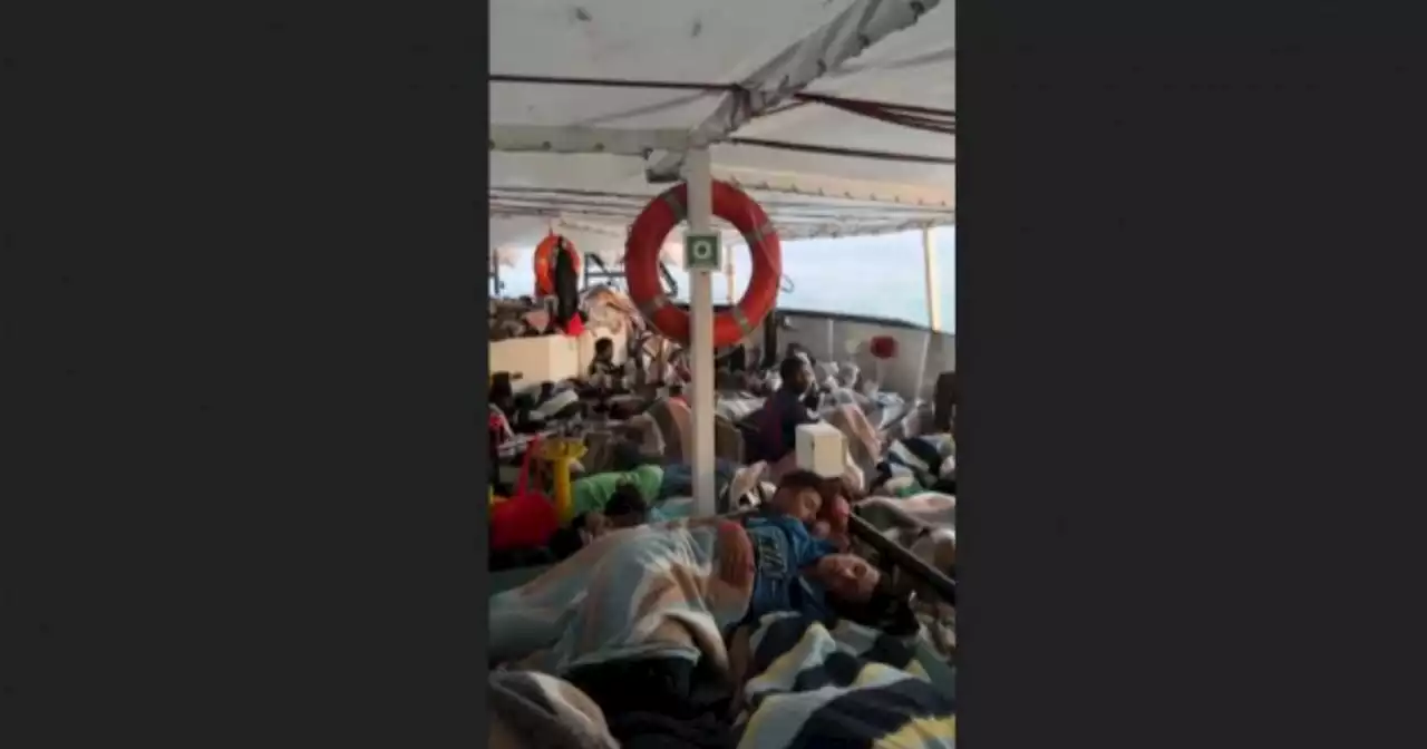 Open Arms attesa a Brindisi con 299 migranti a bordo, 90 sono minori