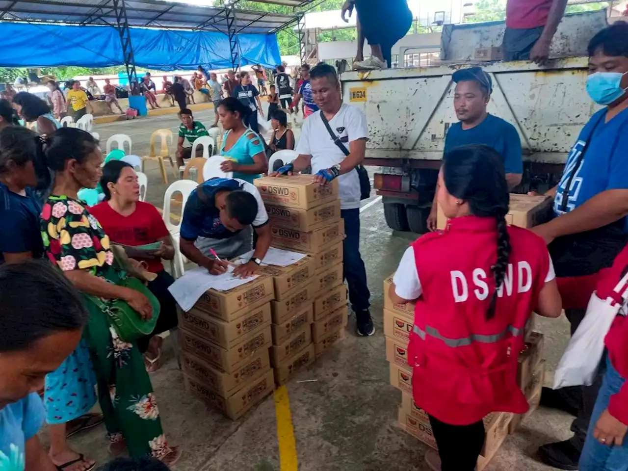 Displaced families in Negros Occidental clash return home, alleged communist rebel killed