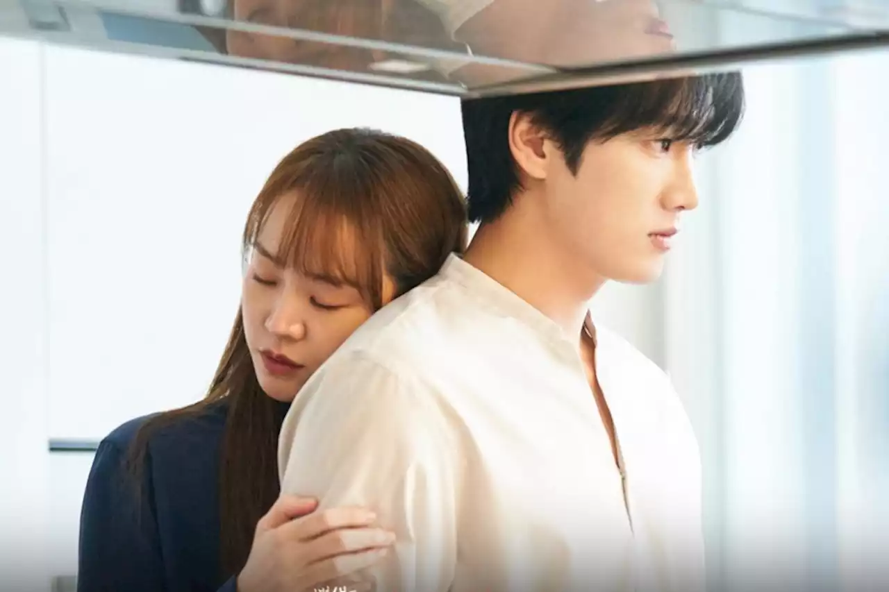 Shin Hye Sun Can’t Hide Her Sadness During Romantic Moment With Ahn Bo Hyun In “See You In My 19th Life”