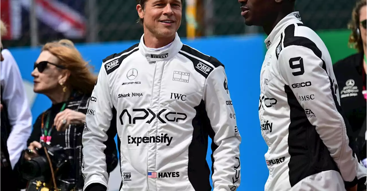 Brad Pitt a bordo pista a Silverstone, set del suo prossimo film sulla Formula 1