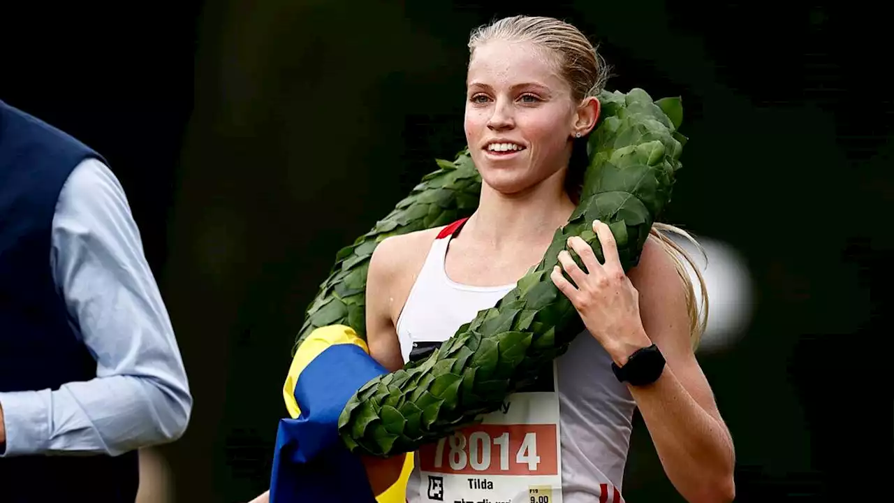 Triathlon: Superlöftet Tilda Månsson tog andra världscupsegern efter spurtdrama