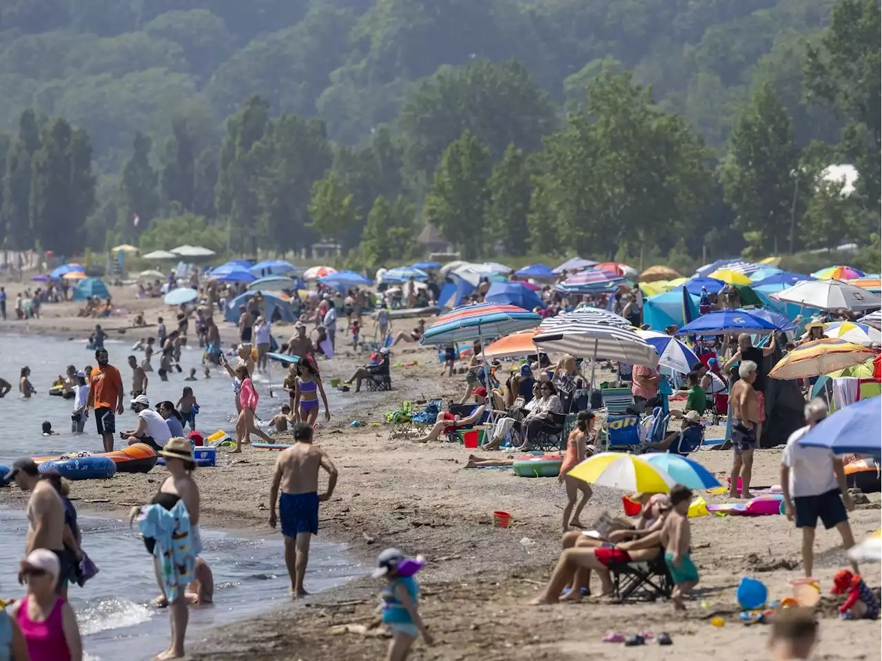 Heat warnings in place in six provinces, two territories