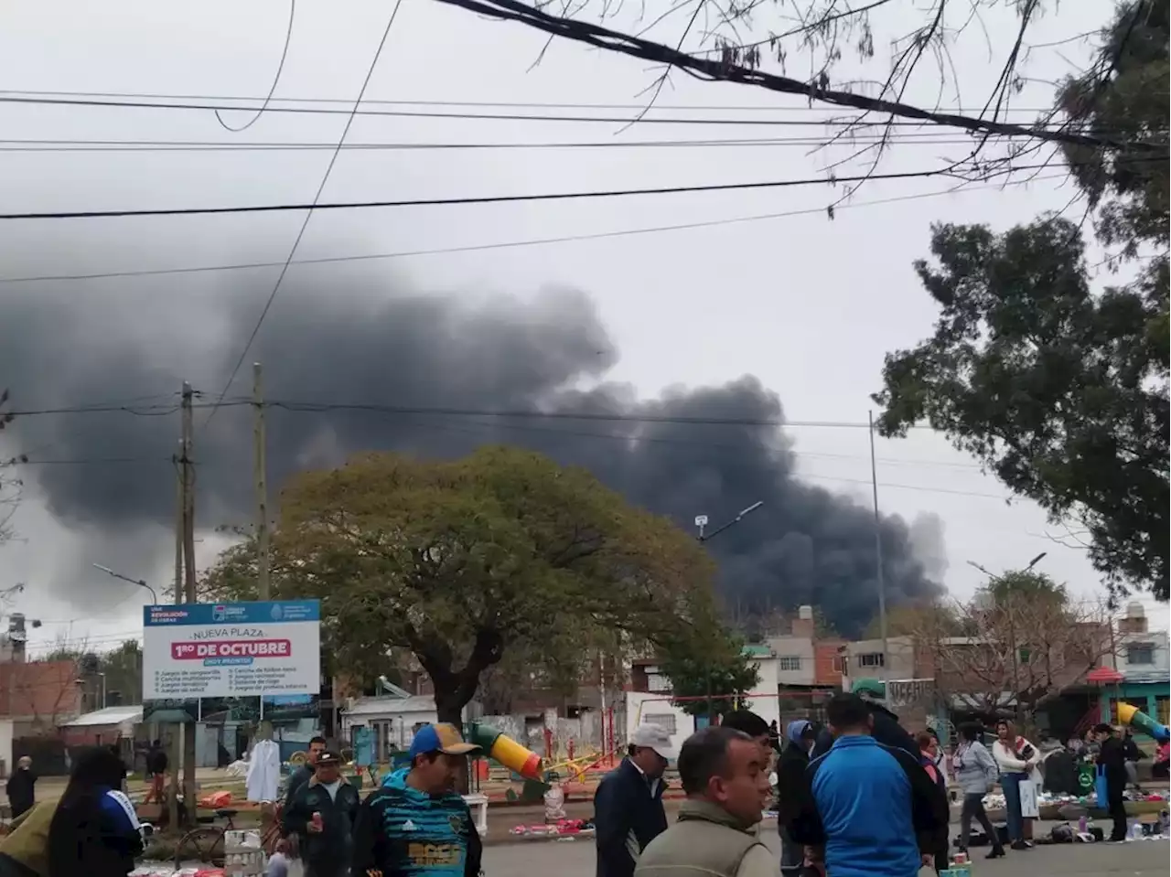 Un incendio afecta auna cooperativa de cartoneros en Villa Fiorito: los trabajadores creen que fue intencional