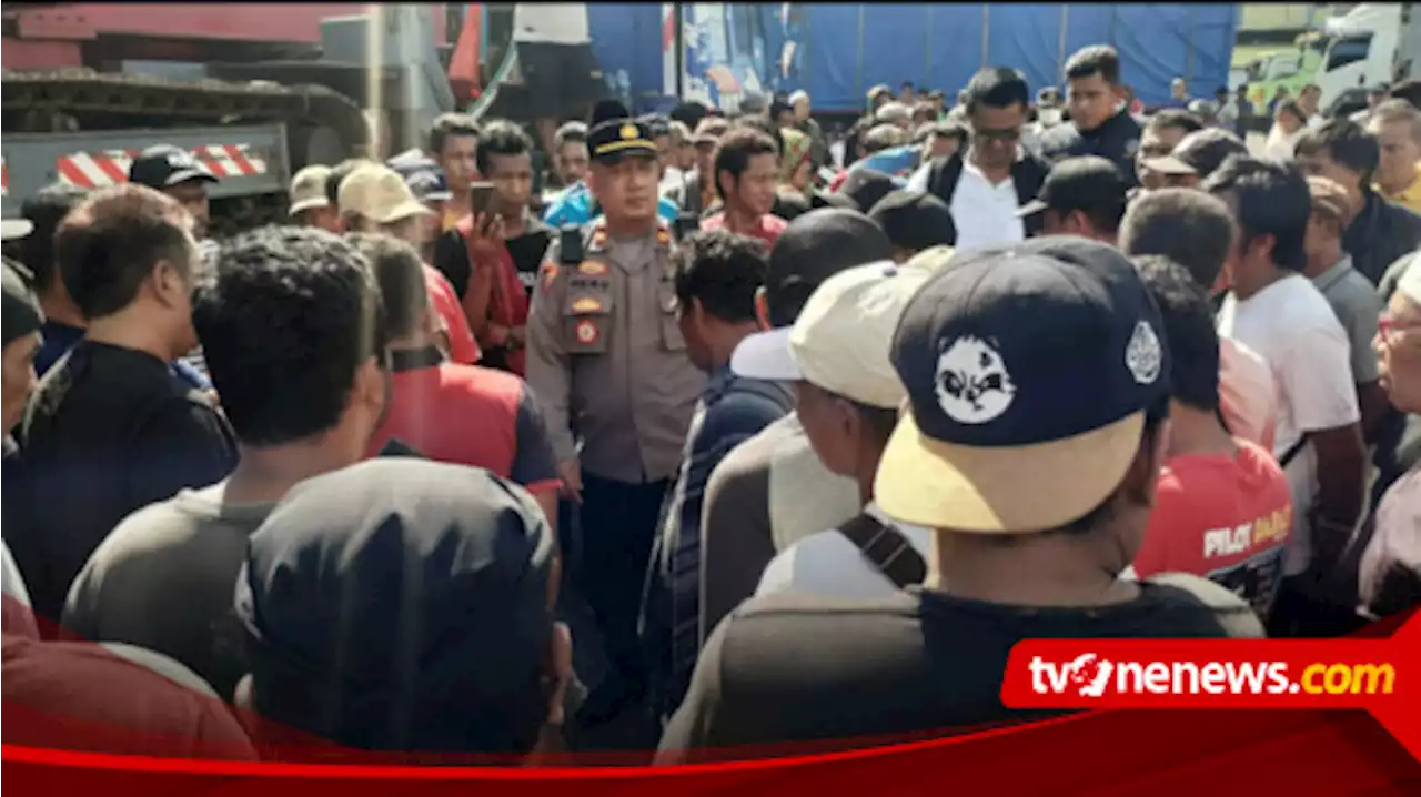 Dampak Kemacetan Panjang, Puluhan Sopir Truk Demo di Pelabuhan Ketapang Banyuwangi