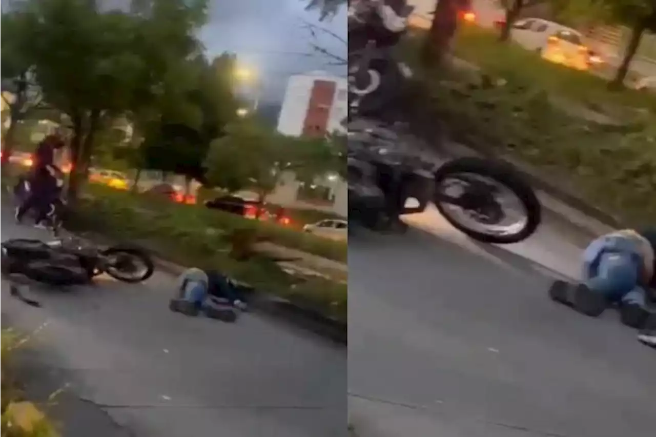 Video: Motociclista se quedó dormido y se accidentó en el carril de Metrolínea